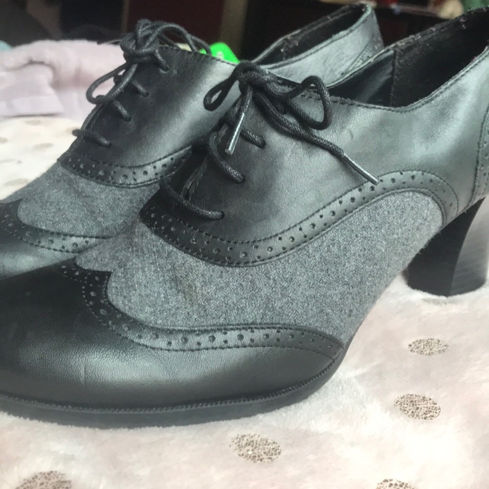 Black and grey oxford heel